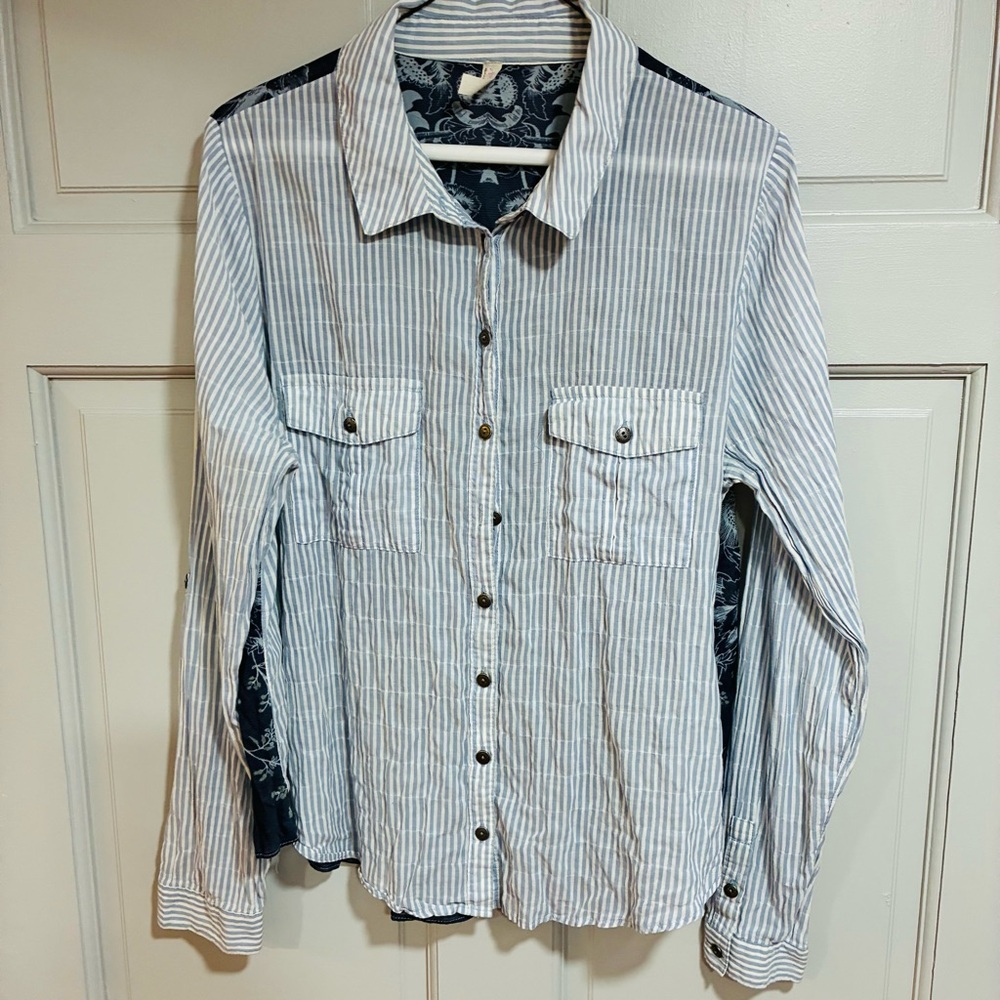 Free People Women Blouse Size Medium Navy and Light Blue Floral button down